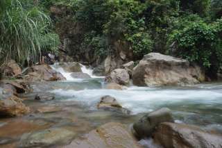 Curug Candung: Menjelajahi Pesona Air Terjun Kembar Tersembunyi di Tasikmalaya, Mas Bellboy