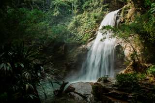Air Terjun Srambang, Surga Alam Tersembunyi di Ngawi yang Wajib Dikunjungi, Mas Bellboy