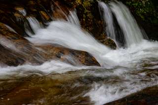 Air Terjun Sungai Dalam, Destinasi Healing di Tengah Hutan Asri Favorit Pecinta Alam, Waktu baca 5 menit