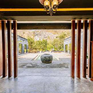 Avatar Miracle Hotel