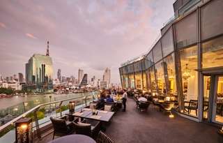 รีวิว Baan Khanitha Cruise 2026: ดินเนอร์ล่องเรือเจ้าพระยา อาหารไทยดั้งเดิมระดับมิชลินบนเรือไม้สักสมัยรัชกาลที่ 5, Traveloka TH