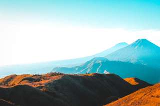 Bukit Seroja Wonosobo: Eksotisme Gunung, Telaga, dan Kebun Teh dari Atas Awan, Mas Bellboy