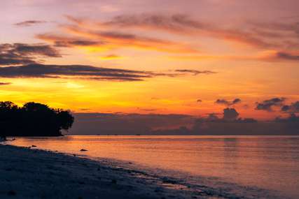 Menikmati Liburan Santai di Pantai Legon Prima Anyer, Serang, Mas Bellboy