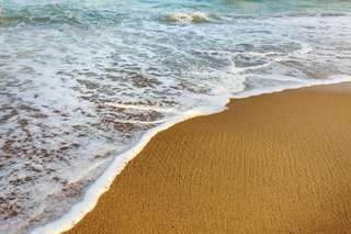 Pantai Dermaga Tuban: Daya Tarik, Lokasi, dan Potensi Wisata Pesisir Jenu yang Eksotis, Waktu baca 3 menit