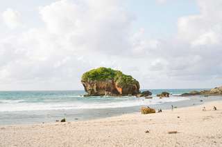 Menjelajahi Pantai Grigak, Surga Tersembunyi nan Asri Penuh Ketenangan di Gunungkidul, Mas Bellboy