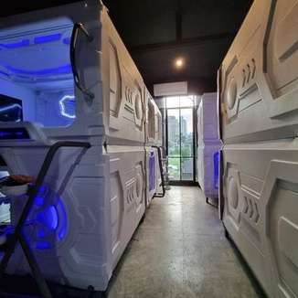 MET A Space Pod Phrom Phong