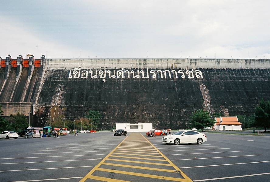 สันเขื่อนขุนด่าน
