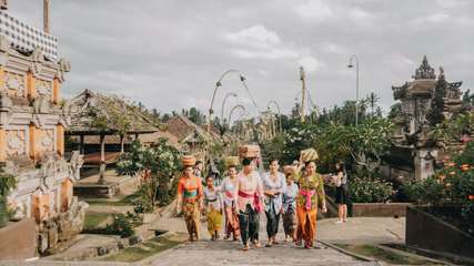 Panduan Penglipuran & Tenganan Bali 2026: Desa Adat, Spot Foto, dan Tradisi Bali Aga, Traveloka Xperience