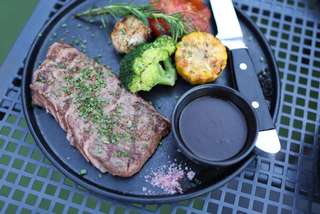 Best Western Food Singapore: 11 Must-Visit Restaurants, 4 min read