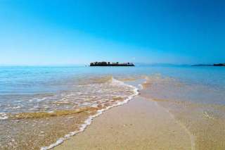 Pantai Namalatu: Daya Tarik, Lokasi, dan Harga Tiket Terbaru, Waktu baca 5 menit