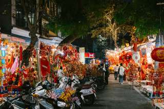 13 Best Things to Buy at Hanoi Night Market for Souvenirs and Local Finds, Traveloka MY