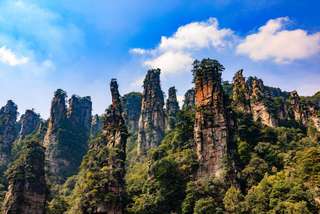 Best Time to Visit Zhangjiajie: When to See the Avatar Mountains, Sea of Clouds, and Autumn Scenery, 3 min read