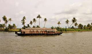 Best Time to Visit Kerala in 2026: The Ultimate Seasonal Guide for Malaysian Travellers, Traveloka MY