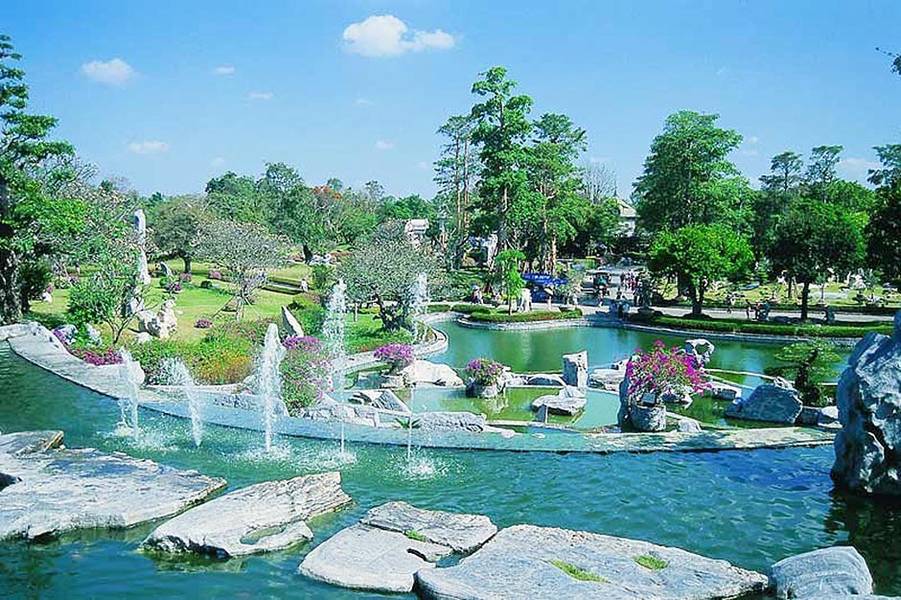 อุทยานหินล้านปีและฟาร์มจระเข้พัทยา
