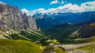 Best Time to Visit the Dolomites 2026: Month-by-Month Complete Guide, Traveloka SG