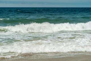 Tusan Beach Miri 2026: Blue Tears, Opening Hours & Full Visitor Guide , Bacaan 5 minit