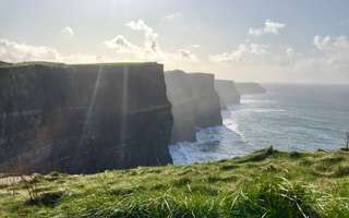 Best Time to Visit Ireland: A Seasonal Guide to Scenic Road Trips, Castles, and Coastal Cliffs, 2 min read