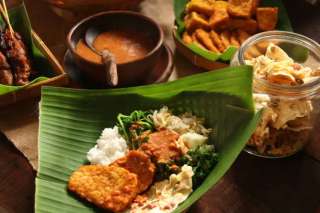 Kuliner Malam Madiun: 10 Tempat Makan Legendaris & Hits yang Wajib Dicoba, Waktu baca 5 menit