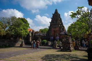 Pura Pusering Jagat, Pesona Pura Sakral dan Warisan Budaya Gianyar yang Memukau , Waktu baca 4 menit