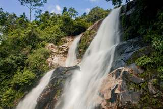 Pesona Curug Muntu, Air Terjun Asri di Dekat Hutan Pinus, Mas Bellboy