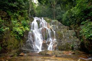 Curug Citiis Garut: Keindahan Tersembunyi di Antara Dua Gunung, Waktu baca 5 menit