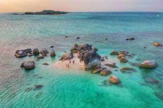 Belitung Island: A Tropical Paradise of Granite Boulders and Crystal Clear Waters, 4 min read
