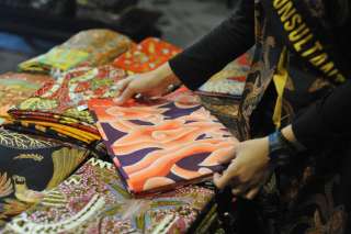6 Kerajinan Khas Cirebon yang Mendunia dari Batik hingga Batu Alam, Waktu baca 3 menit