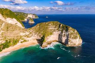 Kelingking Beach Travel Guide: How to Get There and What to Expect, Traveloka Accomodation