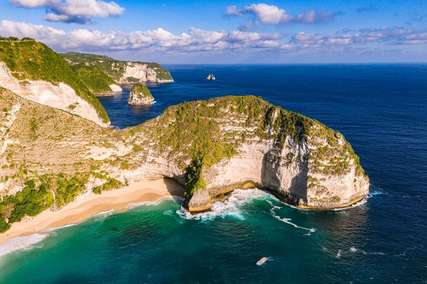 Kelingking Beach Travel Guide: How to Get There and What to Expect, Traveloka Accomodation