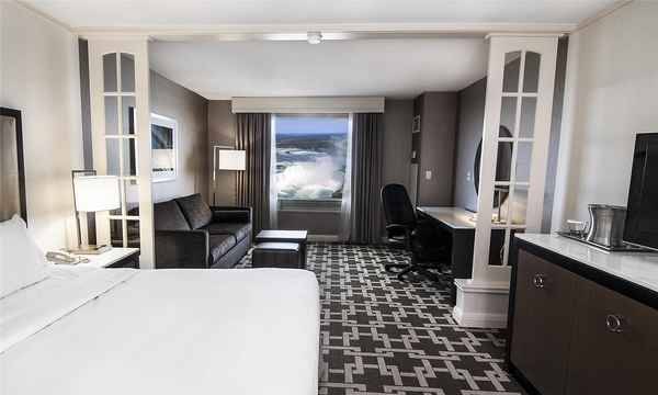 Hilton Niagara Falls/Fallsview Hotel and Suites