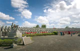 Vihara Ksitigarbha Bodhisattva, Kuil Seribu Wajah di Atas Bukit Tanjungpinang, Mas Bellboy