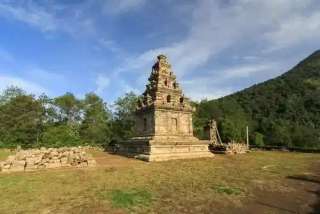 Candi Wringin Branjang: Candi Majapahit Berbentuk Rumah di Kaki Gunung Gedang, Blitar, Waktu baca 4 menit