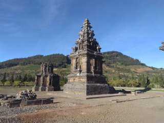 Candi Sumberjati (Simping): Situs Pendharmaan Raden Wijaya, Raja Pertama Majapahit, Waktu baca 4 menit