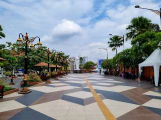Menjelajahi Alun-Alun Caruban dan Destinasi Wisata di Sekitarnya , Waktu baca 4 menit