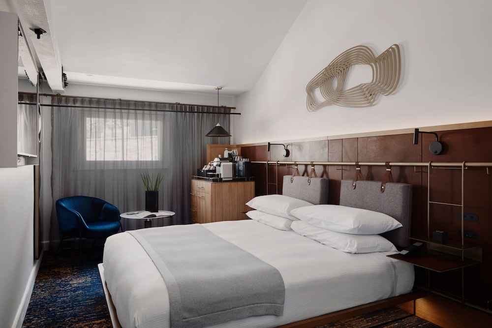 Room rate Pier One Sydney Harbour, Marriott Autograph Collection, Sydney  CBD from 22-12-2023 until 23-12-2023