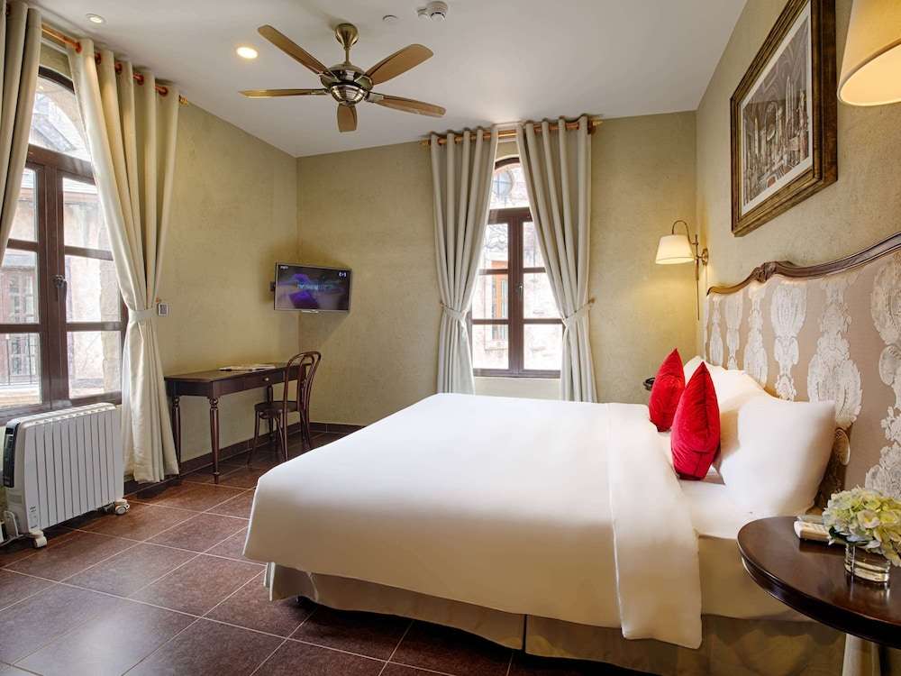 Mercure Danang French Village Bana Hills - khách sạn ở Bà Nà Hill