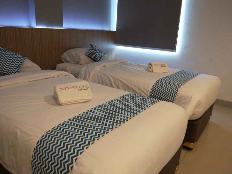 Room rate The Holiday Guesthouse, Tanjung Pandan from 12-01-2024