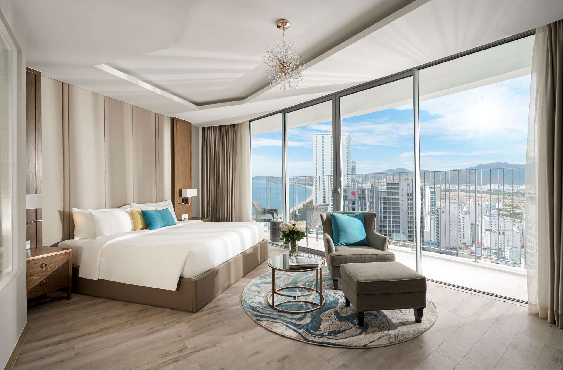 Không gian phòng Executive Ocean View tại The Empyrean Nha Trang