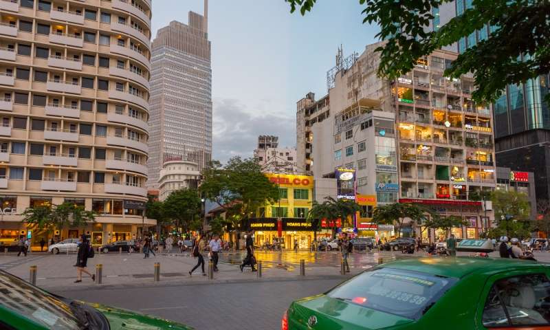 combo du lich tphcm - pho di bo nguyen hue