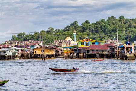 Làng nổi Kampong Ayer
