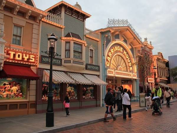 hong kong disneyland