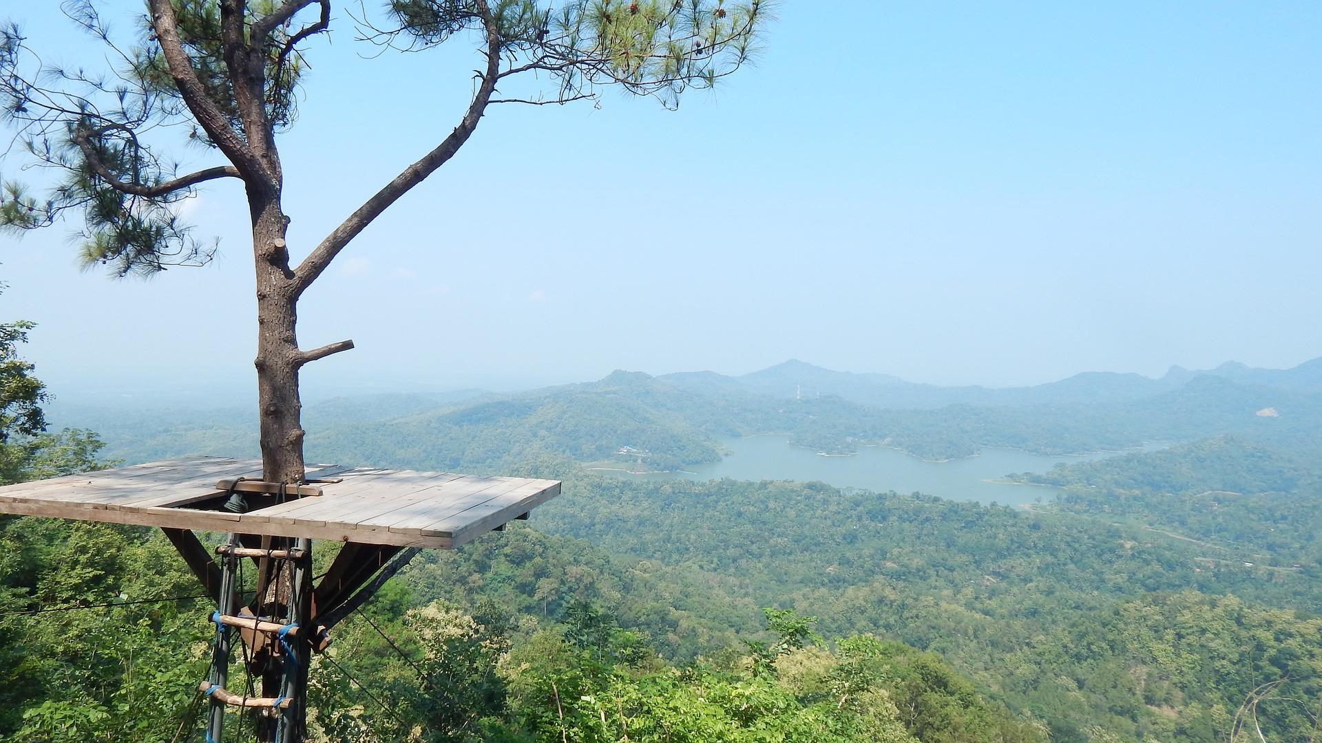 Yogyakarta merupakan salah satu daerah yang mempunyai banyak tempat pariwisata banyak orang yang men