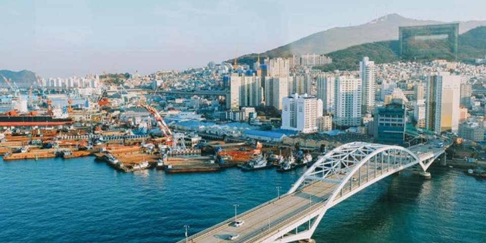 ve may bay di busan