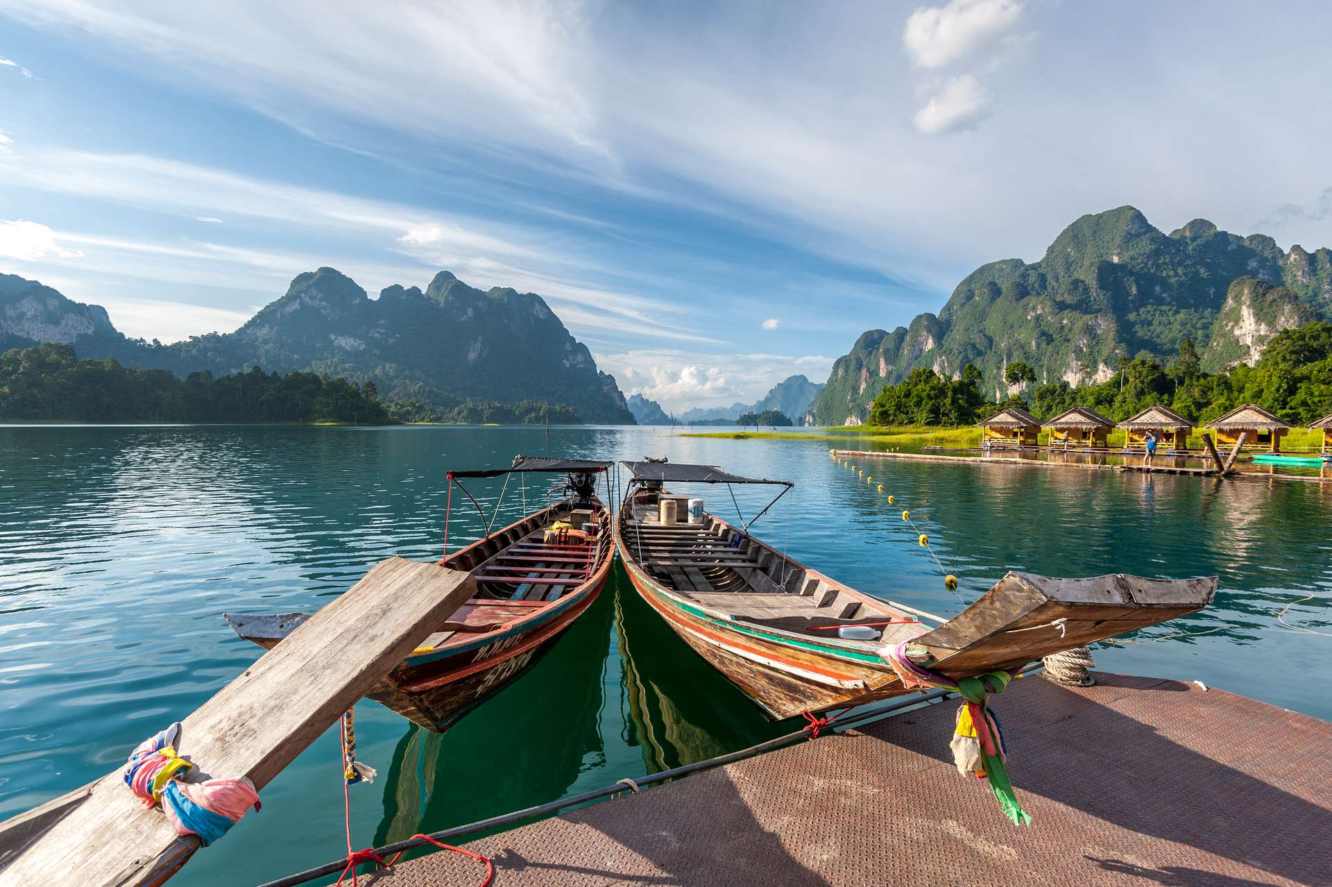 vé máy bay đi Surat Thani