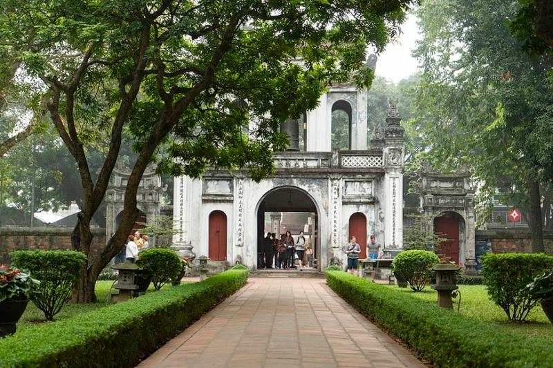 quoc tu nhốt ha noi