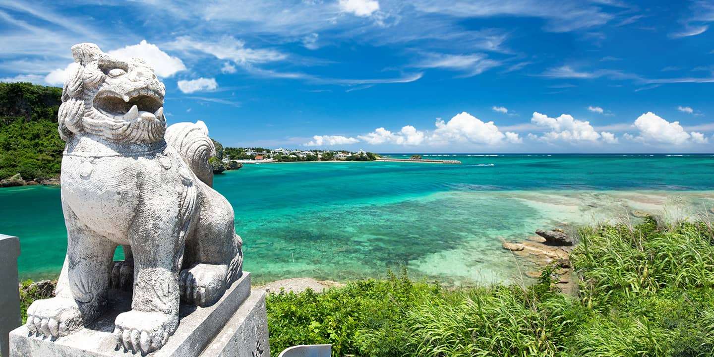 quần đảo Okinawa với biển xanh ngắt