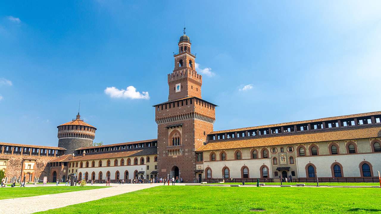 lâu đài cổ kính Sforzesco