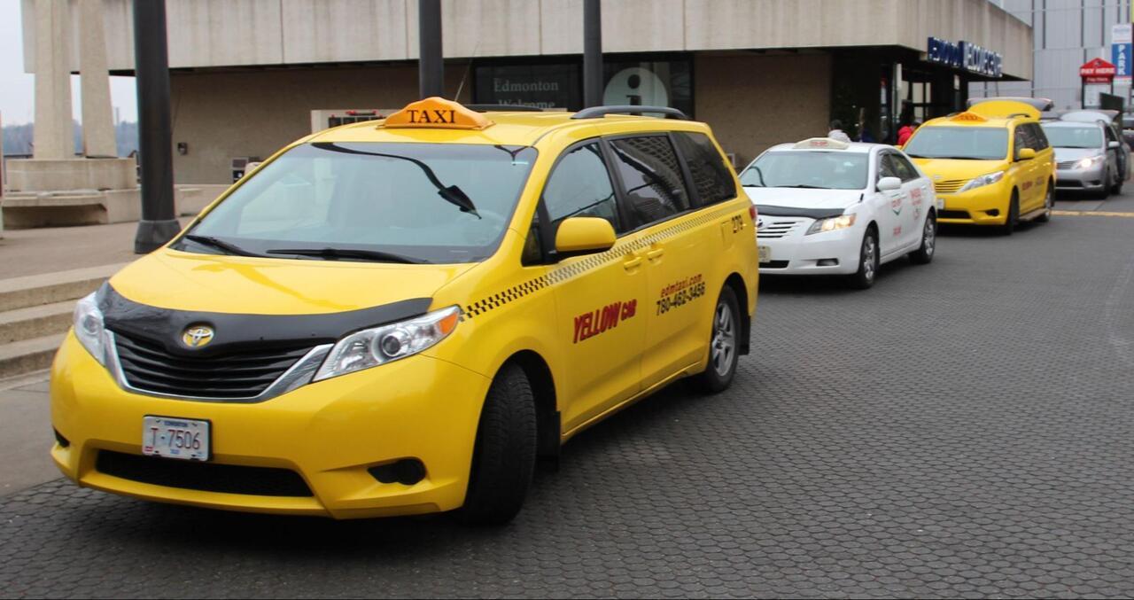 Taxi ra sân bay Edmonton