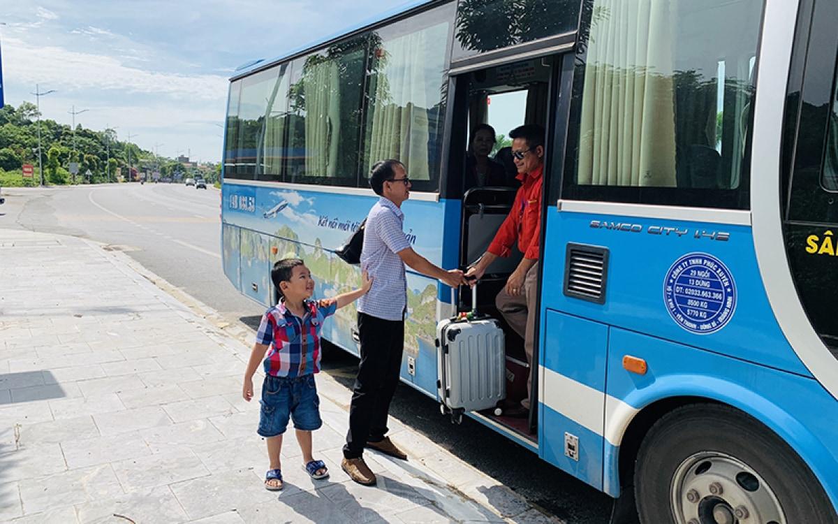 Đi xe buýt đến sân bay Vân Đồn