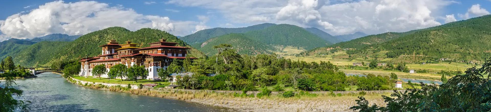 Pesan tiket pesawat ke Bhutan dengan mudah menggunakan Traveloka.